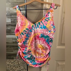 Lands End swim top size 14 D in a beautiful tie - dye pattern.